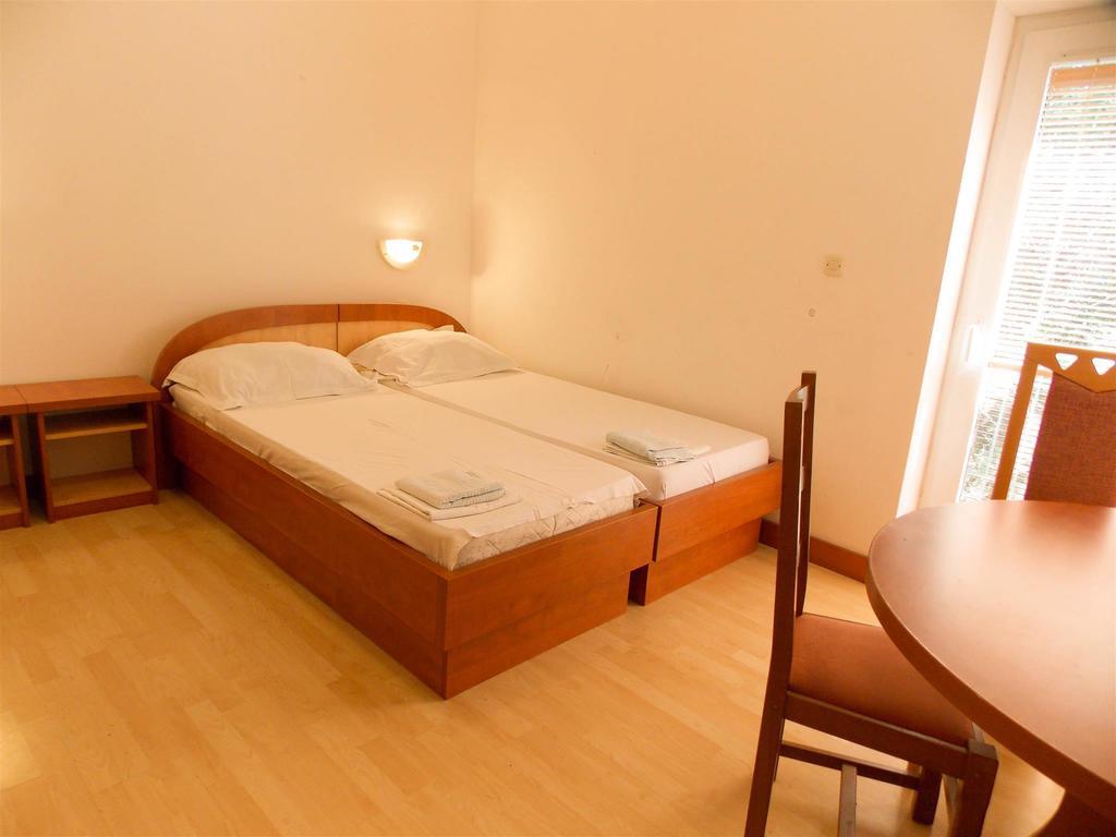 Apartments Frane (Adults Only) Novalja Quarto foto