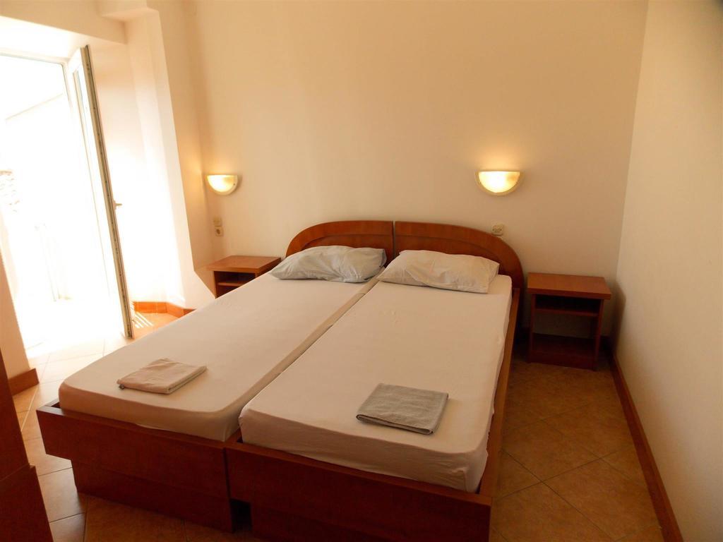 Apartments Frane (Adults Only) Novalja Quarto foto
