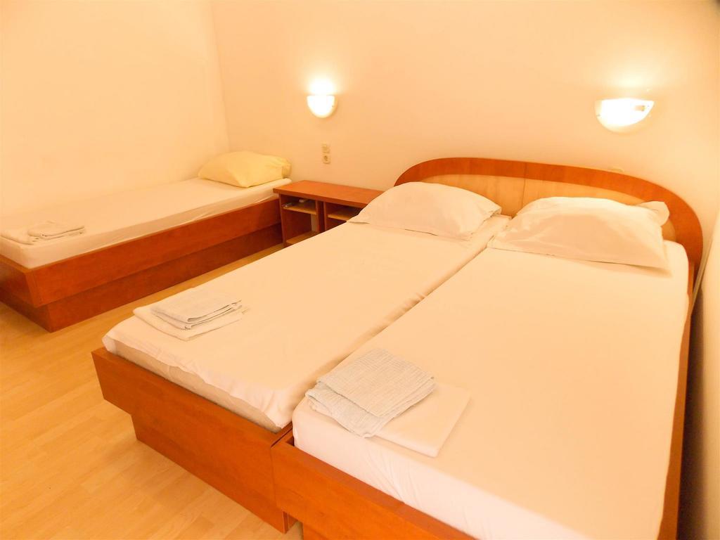Apartments Frane (Adults Only) Novalja Quarto foto