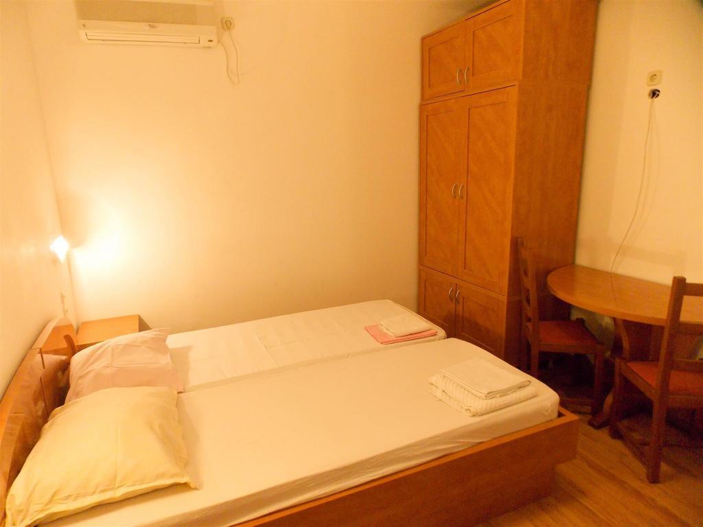 Apartments Frane (Adults Only) Novalja Quarto foto